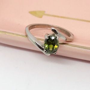 💚Rare and Unique Silver Ring with Green Stone💚